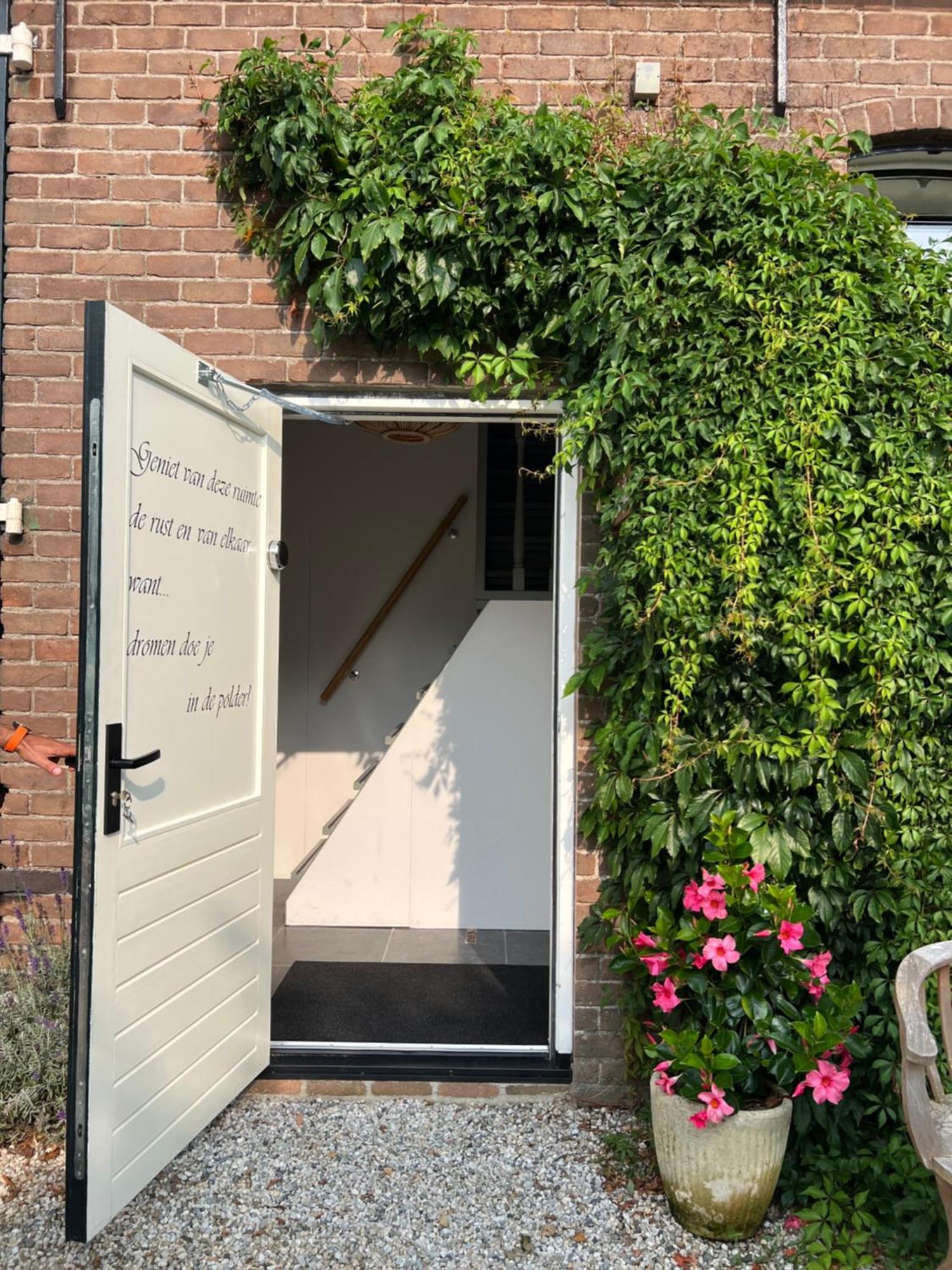 B & B 'Droom In De Polder De Suite Met Prive Sauna アルネマイデン エクステリア 写真